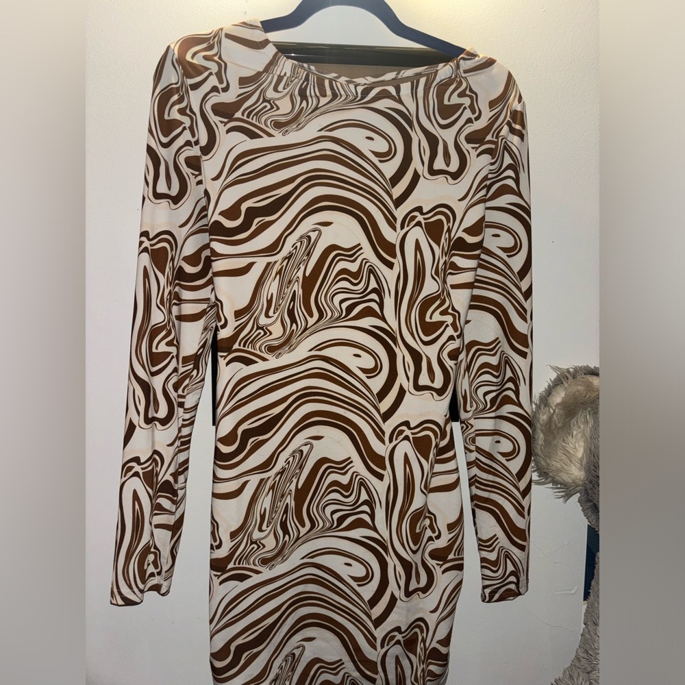 Open cross cross back. Mini long sleeve dress. Thick and soft material. Worn 2x